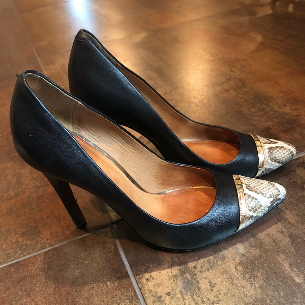 Coach Sz 7.5 black heel with snakeskin toe